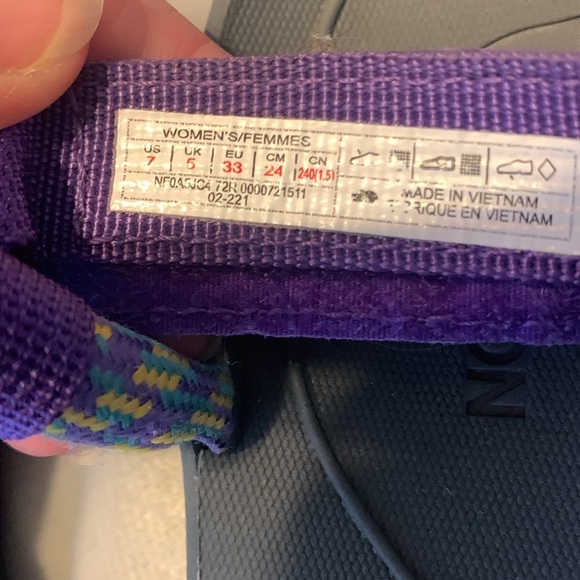 The north face skeena rope sandals velcro back strap size 7 purple teal yellow - Picture 3 of 4